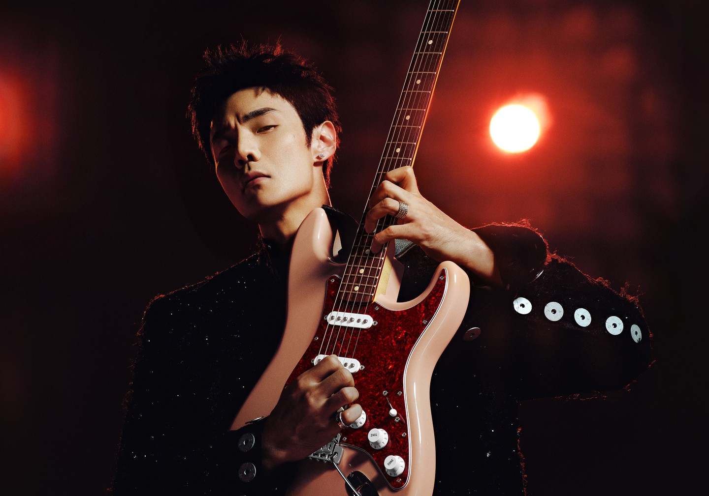 Fender 携手华语音乐人李荣浩推出中国大陆首款艺术家签名款 Stratocaster®电吉他